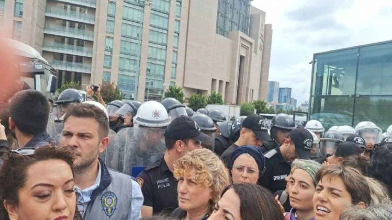 Ahlaksızlara gözaltı: Adliye önünde sapkın LGBT azgınlığı
