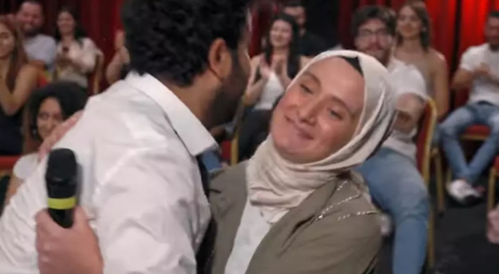 Ahlaksızlıklarla dolu programda yeni skandal! Bir de gösteride kutladılar