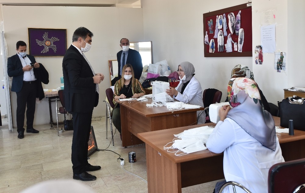 Ahlat Belediyesinden korona virüsle mücadeleye 10 bin maske 