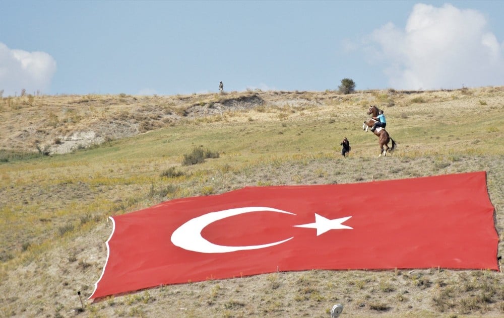 Ahlat ‘şaha’ kalktı 