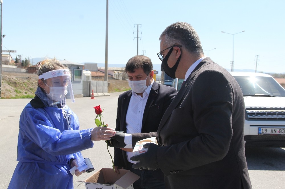 Ahlatcı’dan sağlıkçı ve güvenlik güçlerine moral ziyareti 