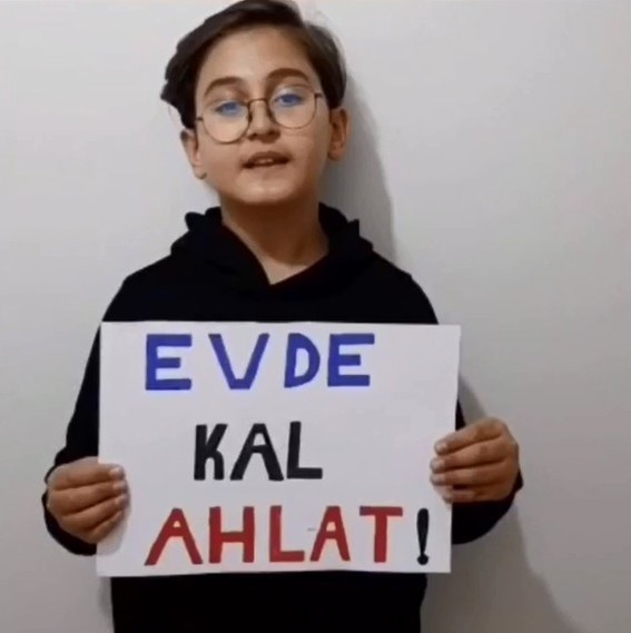 Ahlatlı öğrencilerden videolu “Evde Kal Ahlat” çağrısı 