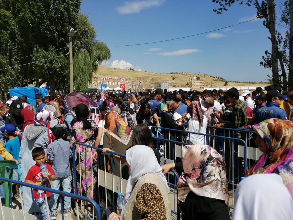 Ahlatlılar Cumhurbaşkanı Erdoğan’ı bekliyor 