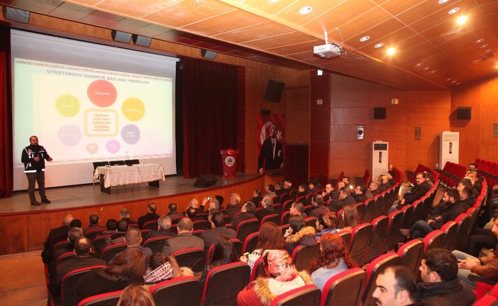Ahlat’ta ‘bağımlılıkla mücadele’ konferansı 