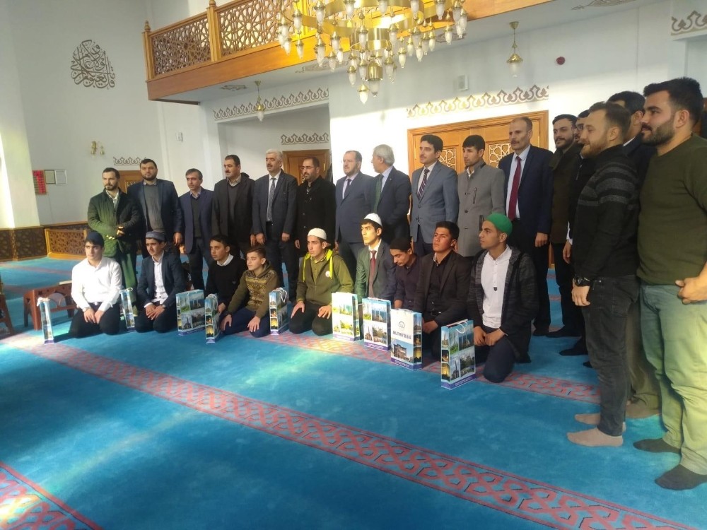 Ahlat’ta ‘İmam Hatip Liseleri Arası Ezan Okuma ve Hafızlık’ yarışması 