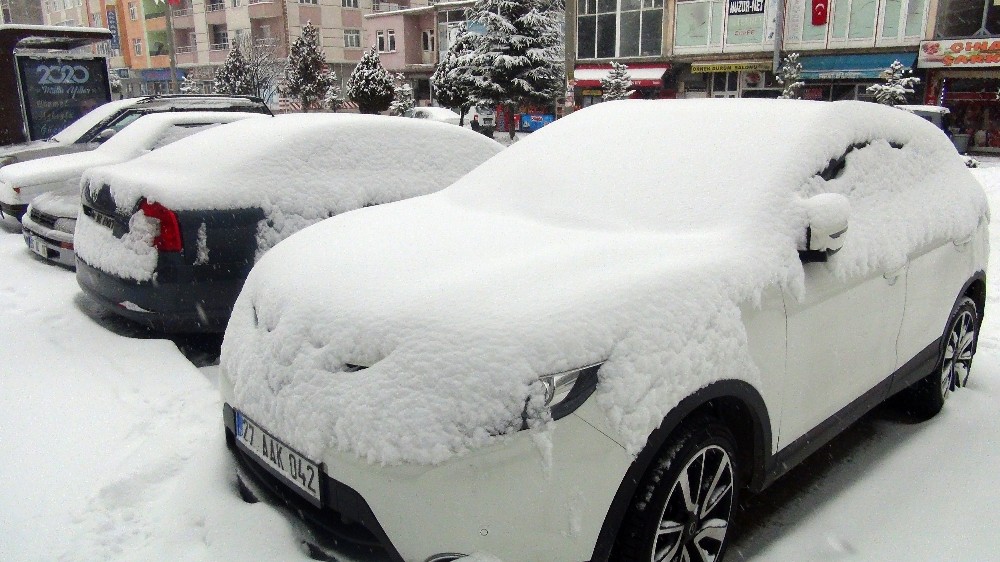 Ahlat’ta kar yağışı 
