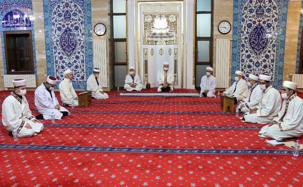 Ahlat’ta okutulan 2 bin 814 hatim Kadir Gecesi bağışlandı 