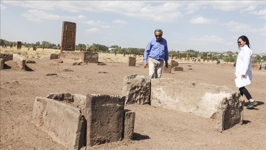 Ahlat'ta Türk büyüklerinin mezarlarının tespitine yönelik çalışma başlatıldı
