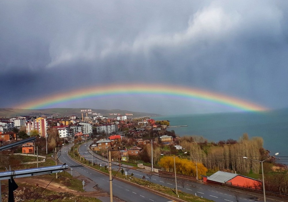 Ahlat’taki gökkuşağı hayranlık uyandırdı 
