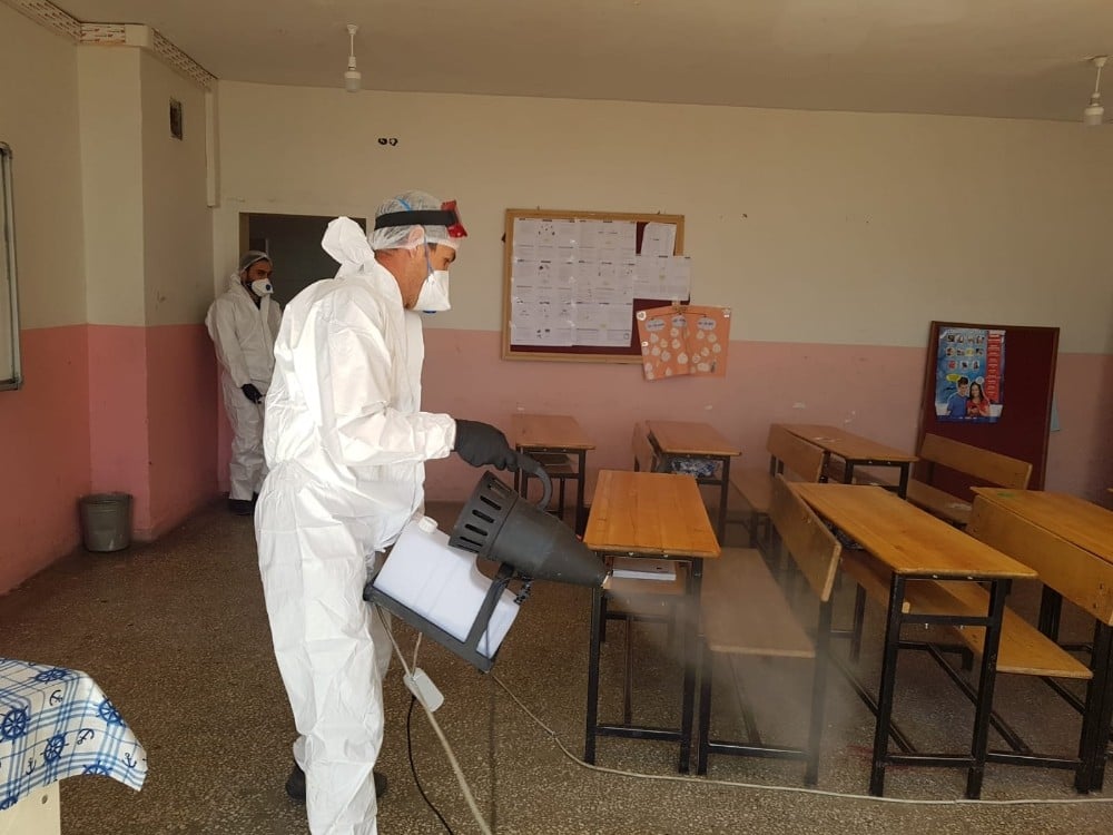 Ahlat’taki okullar dezenfekte edildi 