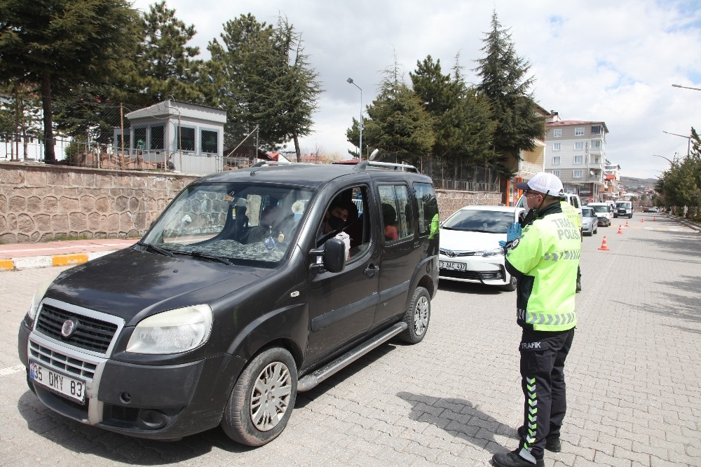 Ahlat’taki trafik ekiplerinden korona virüs uygulaması 