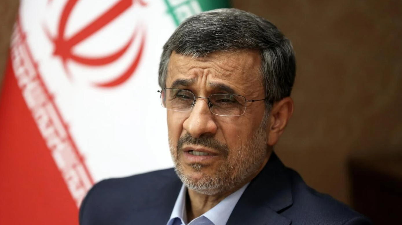 Ahmedinejad yaşıyor! Şehitlik ziyaretinde görüntülendi