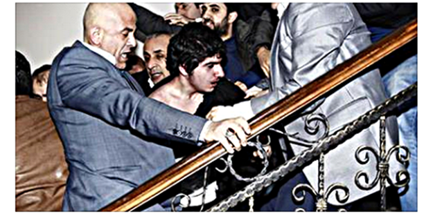 Ahmedinejad'ı protesto etti, dayak yedi!