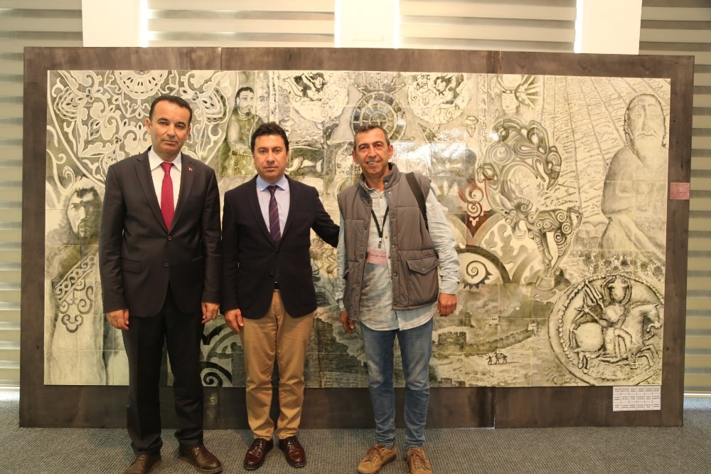 Ahmet Aras, Orta Asya’da Türklerin Sanat Yolculuğu sergisini gezdi 