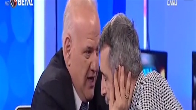 Ahmet Çakar, Durmaz'ı canlı yayında ısırdı