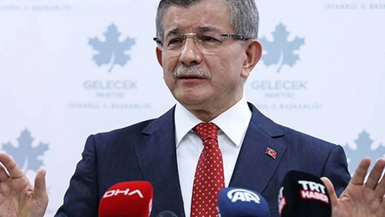 Ahmet Davutoğlu CHP'li belediyelere yapılan operasyon için tepki gösterdi