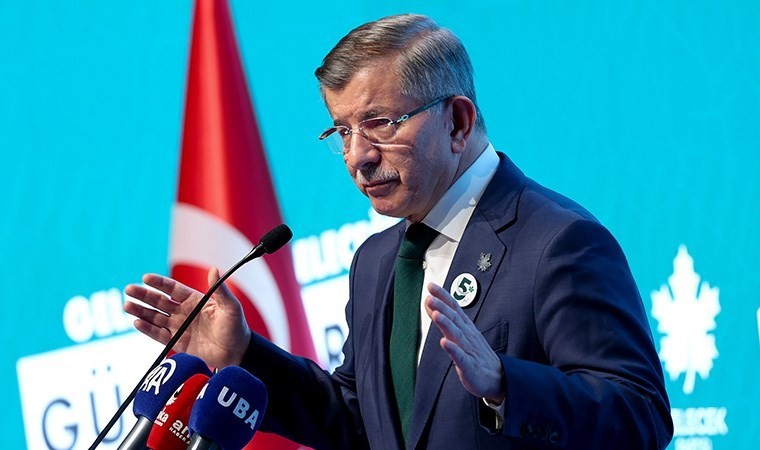 Ahmet Davutoğlu kendini tutamadı, AK Parti’ye övgüler dizdi!