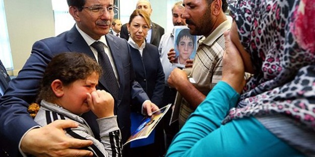 Ahmet Davutoğlu o ailelerle görüştü