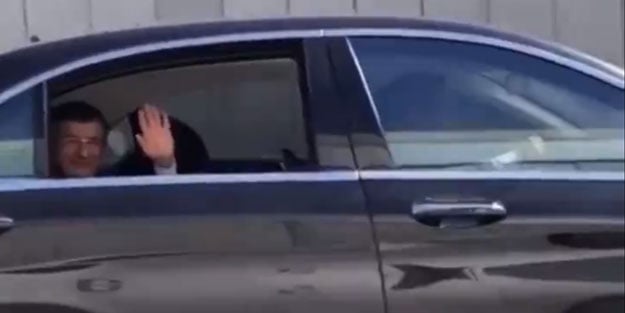 Ahmet Davutoğlu'na memleketi Konya'da olay karşılama