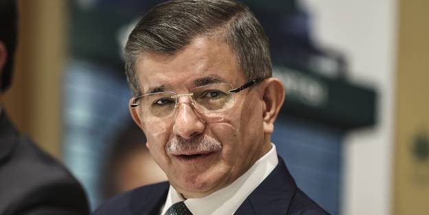 Ahmet Davutoğlu'na şok! Üst düzey isim istifa etti