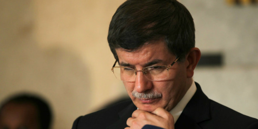 Ahmet Davutoğlu’nun hastalığı bakın ne! 10 gündür ortada yoktu! Parti yöneticisi ağzından kaçırdı