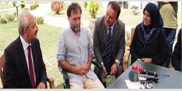 Ahmet Hakan annesini yalanladı