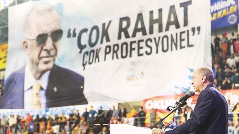 Ahmet Hakan işin aslını yazdı! O pankart, meğer...