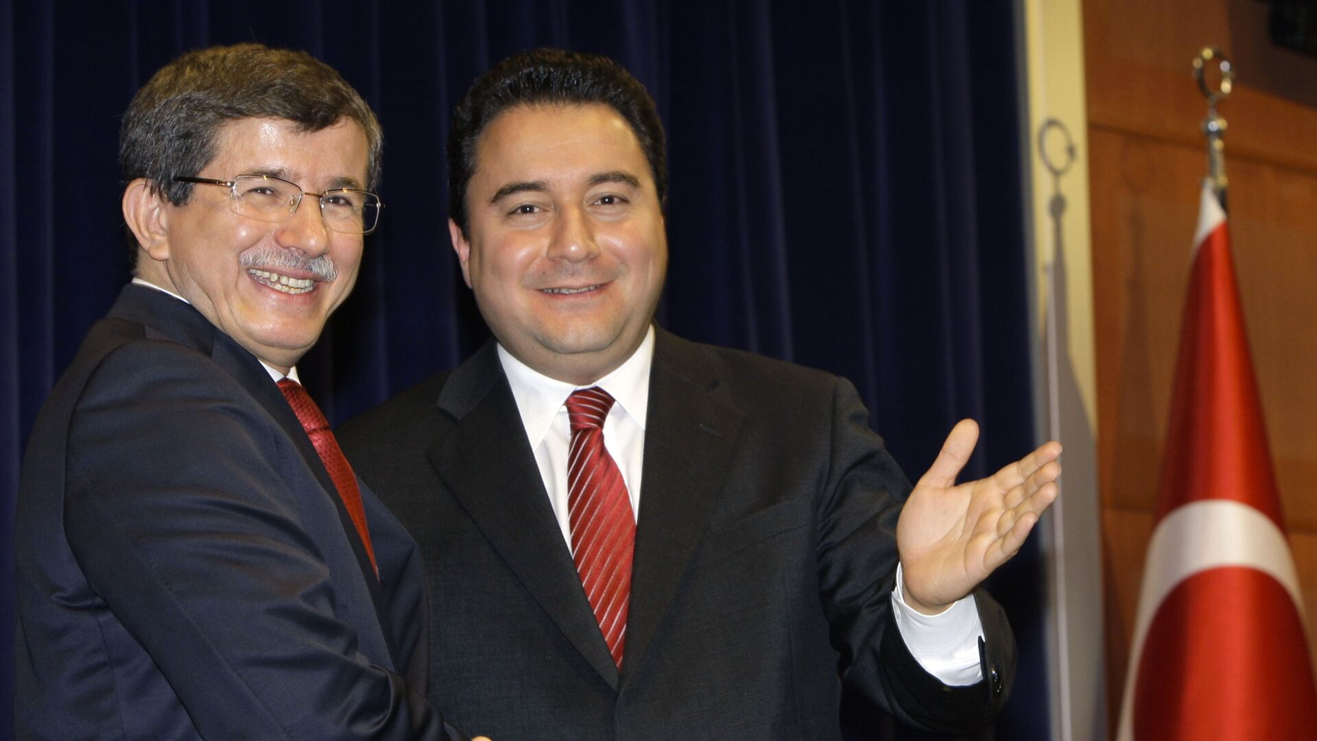 Ahmet Hakan, sağlı-sollu, Allah ne verdiyse girişti! Davutoğlu-Babacan bu saatten sonra insan içine çıkamaz