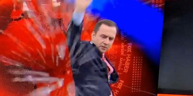 Ahmet Hakan, şov yapan Selçuk Tepeli'yi bombaladı: Müsamere çocuğu musun sen?