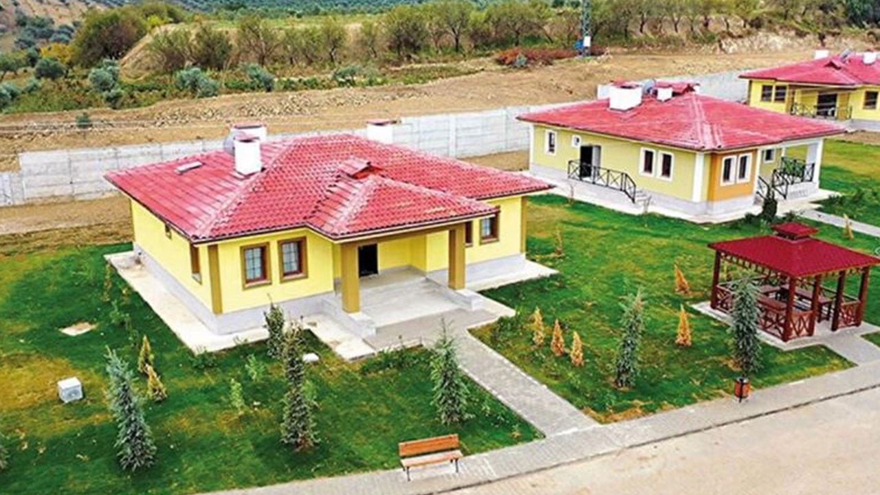 Ahmet Hakan TOKİ’nin deprem evlerine hayran oldu: Ah benim de öyle bir evim olsa!