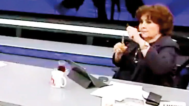 Ahmet Hakan'dan, o utanmaz karıya tarihi ayar