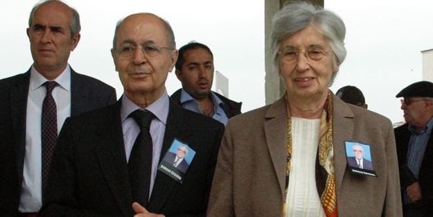 Ahmet Necdet Sezer arkadaşının cenazesine katıldı, namaz kılmadı