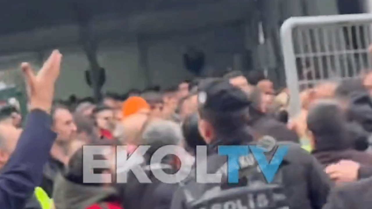 Ahmet Nur Çebi'nin zor anları! Polis yardımına koştu