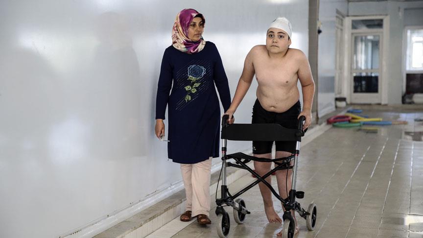 Ahmet pes etmeyince yeniden adım attı