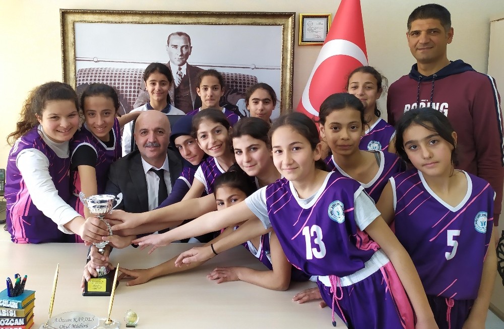 Ahmet Şerife Sanlı’nın küçük kızları namağlup şampiyon oldu 
