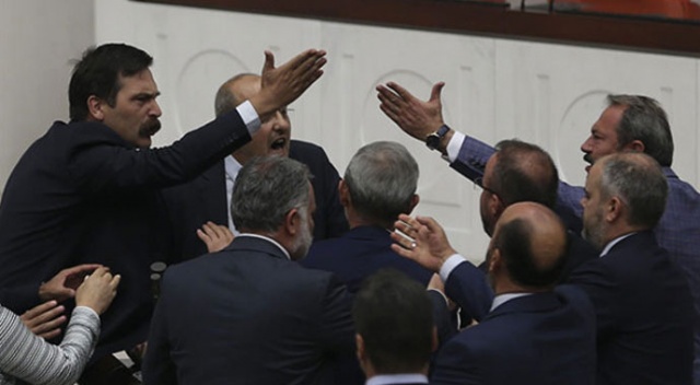 Ahmet Şık'a 2 birleşim Meclis'ten çıkarılma cezası