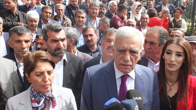 Ahmet Türk’ten ilk icraat, belediyede izinler kaldırıldı 