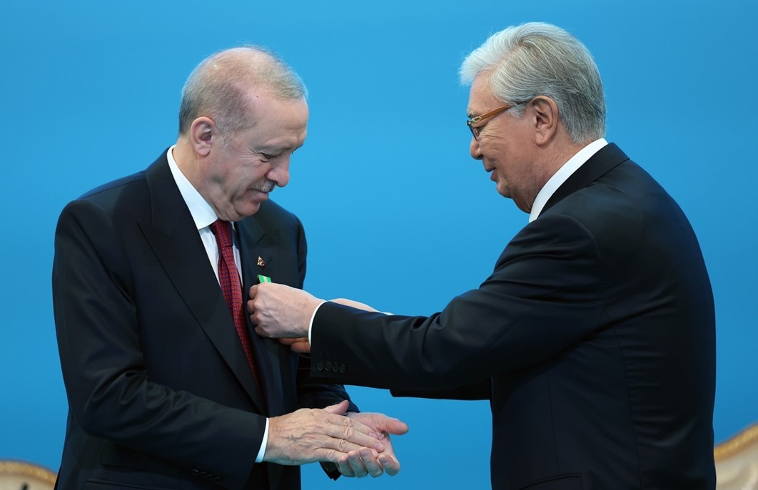 Cumhurbaşkanı Erdoğan'a Kazakistan'da devlet nişanı verildi