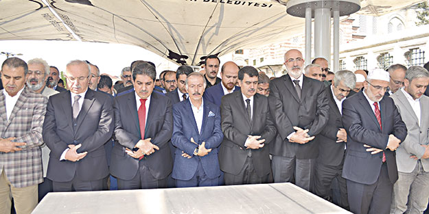 Ahmet Zeki Çamlı dualarla uğurlandı