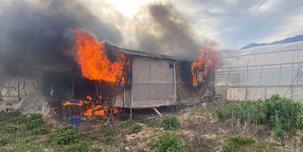 Ahşap barakada yangın! Bir çocuk hayatını kaybetti