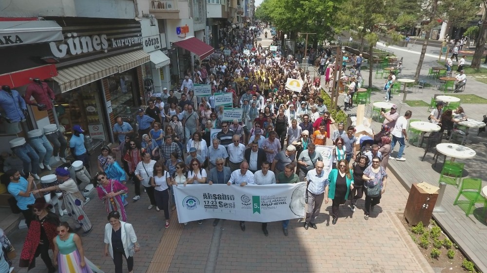 Ahşap Festivaline coşkulu açılış 