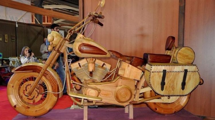 Ahşap Fuarı'nın gözdesi ahşap motosiklet oldu