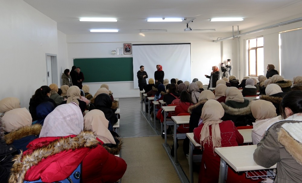 AİÇÜ lise öğrencilerini misafir etti 