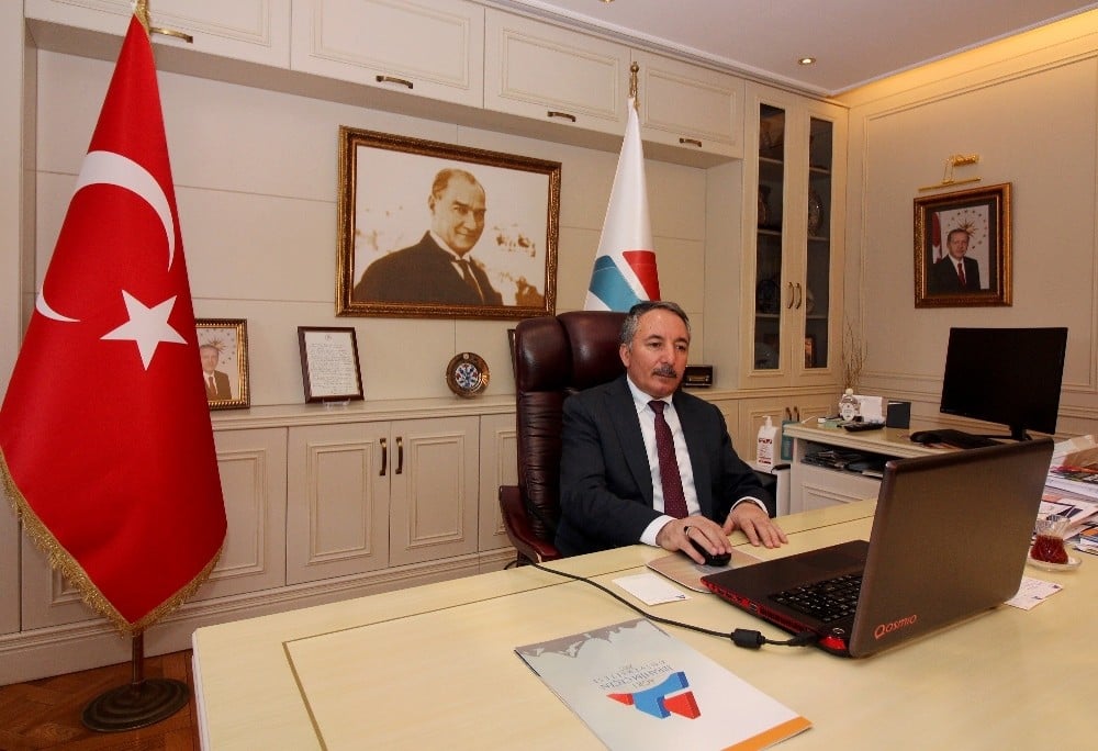 AİÇÜ Rektörü Prof. Dr. Karabulut, YÖK Başkanı ile telekonferans yöntemiyle toplantı yaptı 