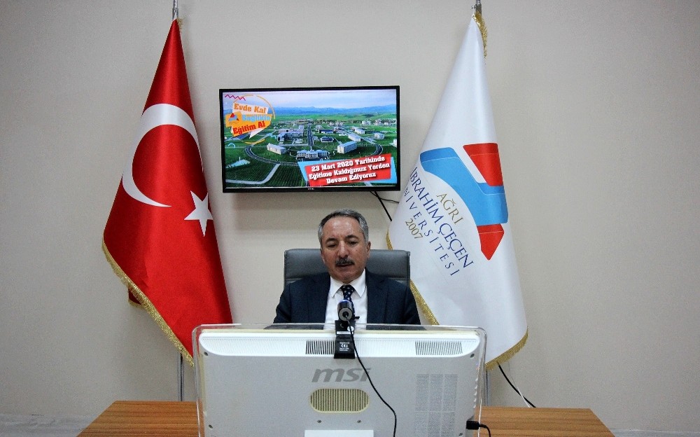 AİÇÜ’de uzaktan eğitimin ilk dersini Rektör Prof. Dr. Karabulut yaptı 