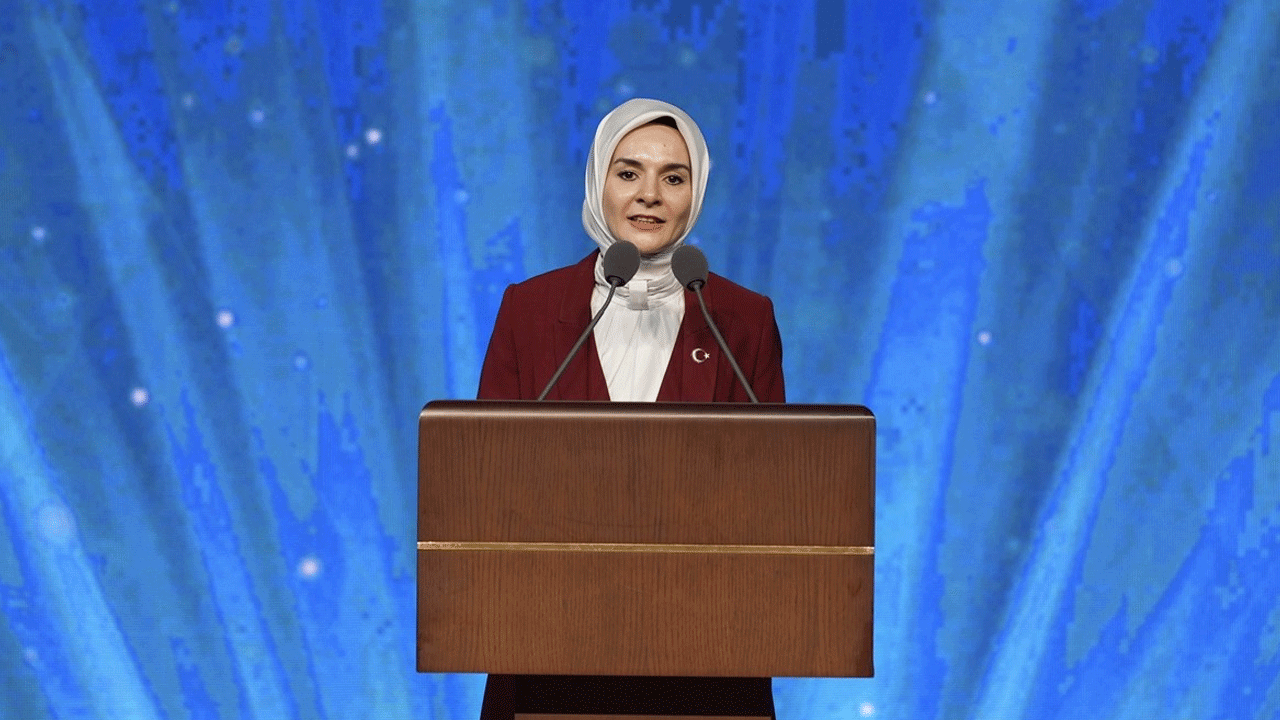 Aile Bakanı Göktaş kirli hayali açıkladı! Cinsiyetsiz, milliyetsiz, ailesiz bir toplum tuzağı