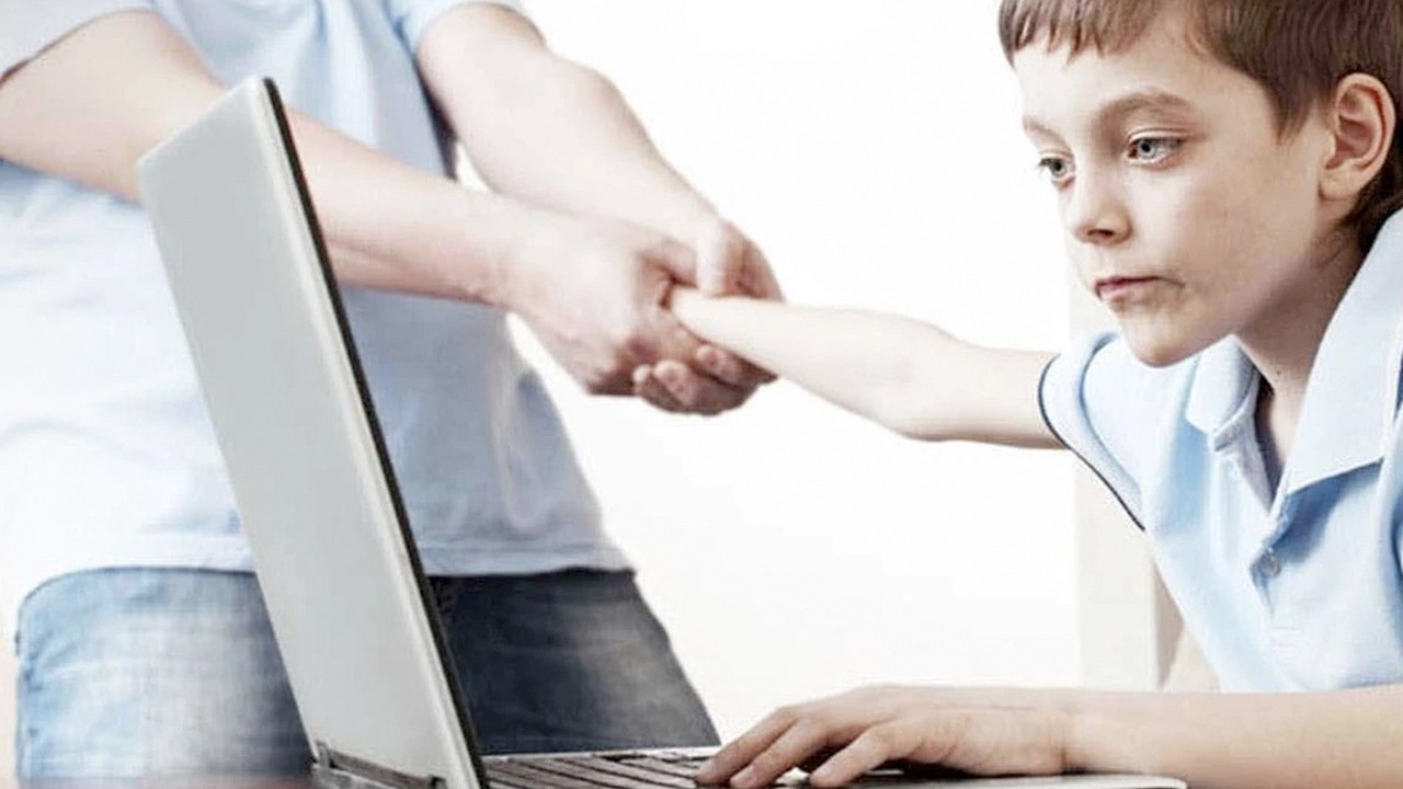 Aile Bakanlığı bildirdi: Çocukları çok kötü muameleye karşı korumak için iki yeni rehber