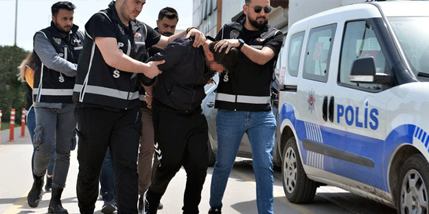 Aile boyu silah kaçakçılığı! Bir bir yakalandılar