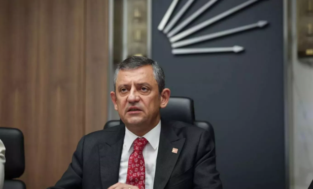 ‘Aile ile uğraşılmaz’ algısı yapan Özel’e hukukçulardan tepki: ‘Aile'den değil suç ortaklığından