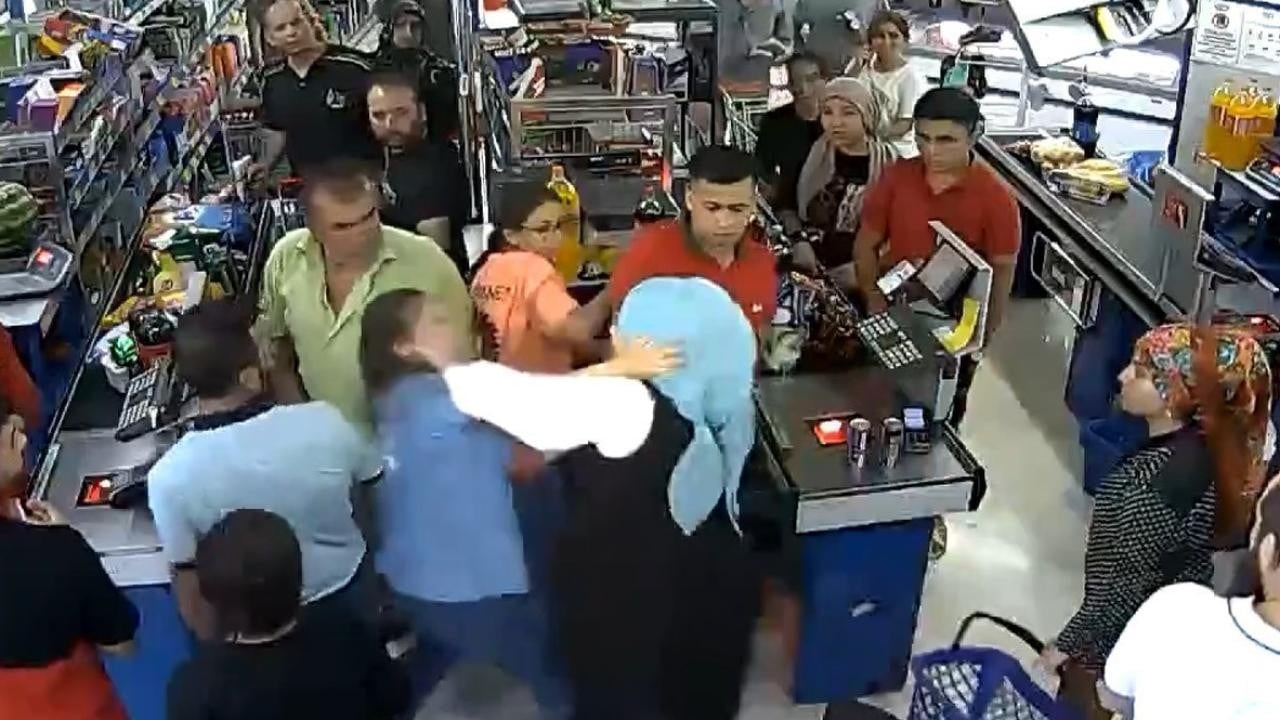 Aile, markette birbirine girmişti! Mahkemenin kararı belli oldu
